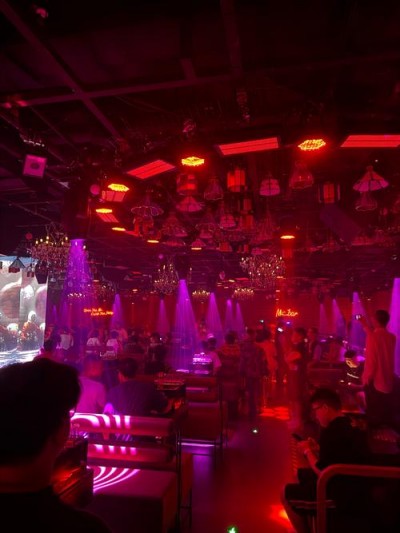 武汉夜生活丰富！江滩酒吧街与光谷步行街夜店不容错过