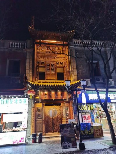 武汉品茶价格引困惑?听老张在武昌户部巷旁茶馆的故事