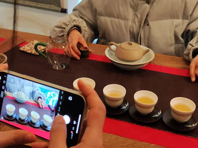 武汉品茶不单是喝茶？揭秘年轻人圈子里的新社交与信息门道