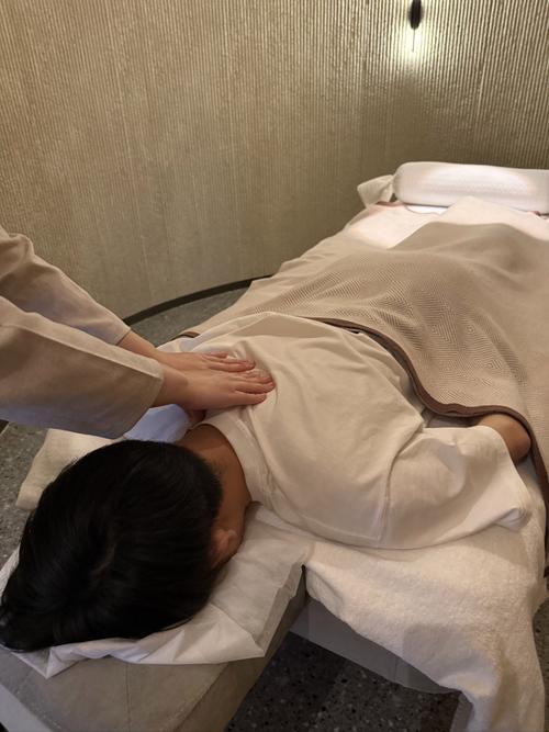 老李肩颈疼痛难忍，在武汉体验桑拿后终于睡上好觉，方法值得借鉴