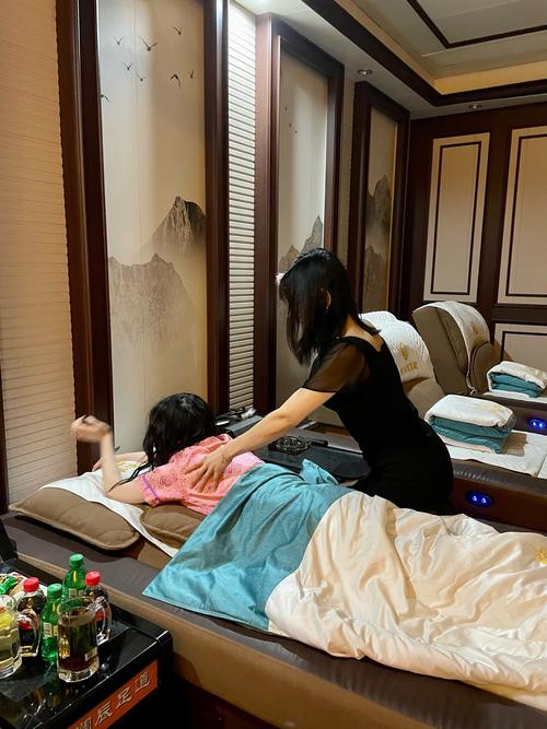 武汉光谷桑拿推荐，专业技师缓解上班族肩颈疲劳